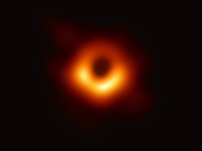 La costante di struttura fine rimane la stessa anche vicino a un buco nero?