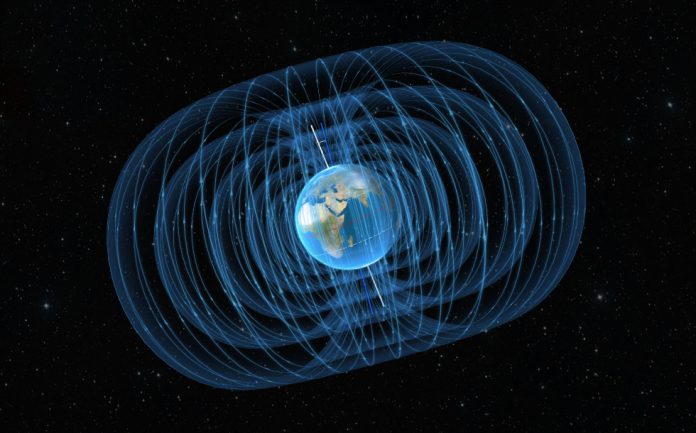 Campo magnetico terrestre: l'indebolimento rilevato dai satelliti in orbita
