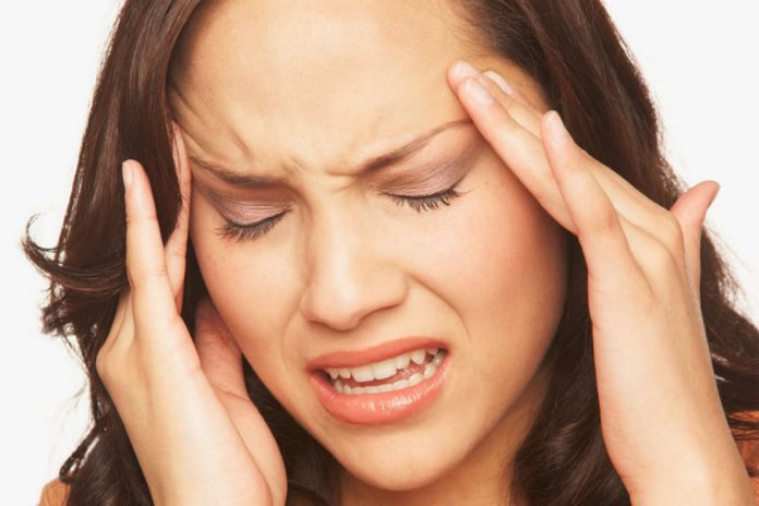 Assumere caffeina per curare il mal di testa, è davvero utile?