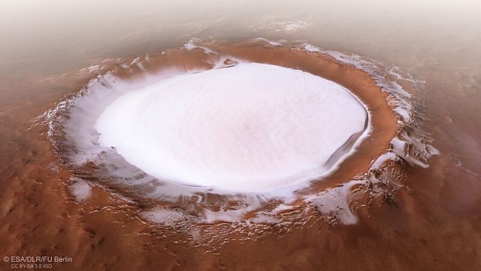 Il cratere Korolev di Marte a volo d'uccello - video