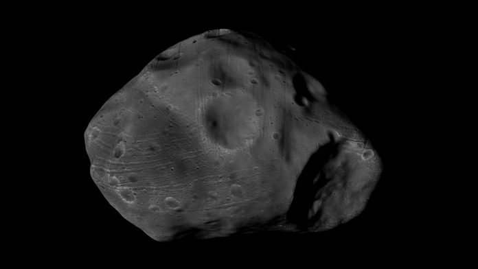 Strane strutture scoperte all'interno della luna di Marte Phobos
