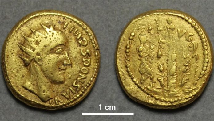 Autenticate rare monete raffiguranti uno sconosciuto imperatore romano