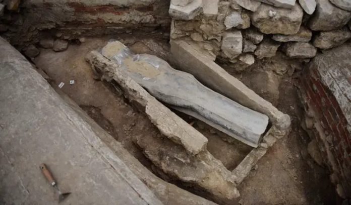 Rivelata l'identità dei due sarcofagi di Notre Dame