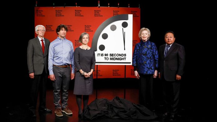 Aggiornato l'orologio dell'apocalisse: siamo a 90 secondi dall'annientamento totale