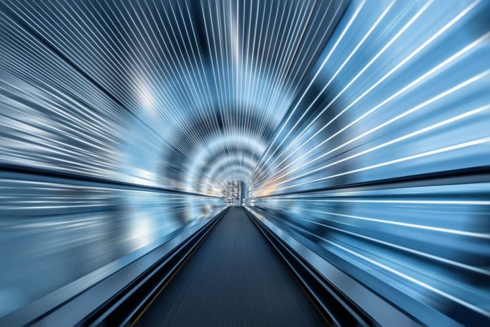 Intromettendoci nelle dimensioni dello spaziotempo, potremmo raggiungere la velocità di curvatura, tempo, tunneling quantistico