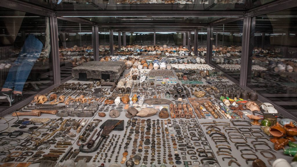 Un tesoro medievale in esposizione nella metropolitana di Amsterdam 1 Circa 700.000 manufatti sono stati recuperati sotto Amsterdam.