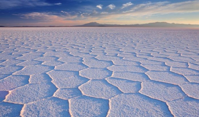 Deserti di sale: risolto il mistero degli schemi a nido d'ape