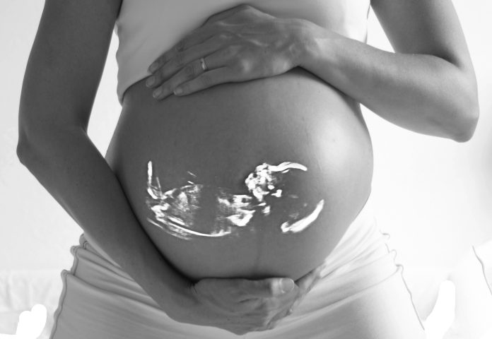 Chirurgia cerebrale eseguita su un bambino ancora nel ventre materno