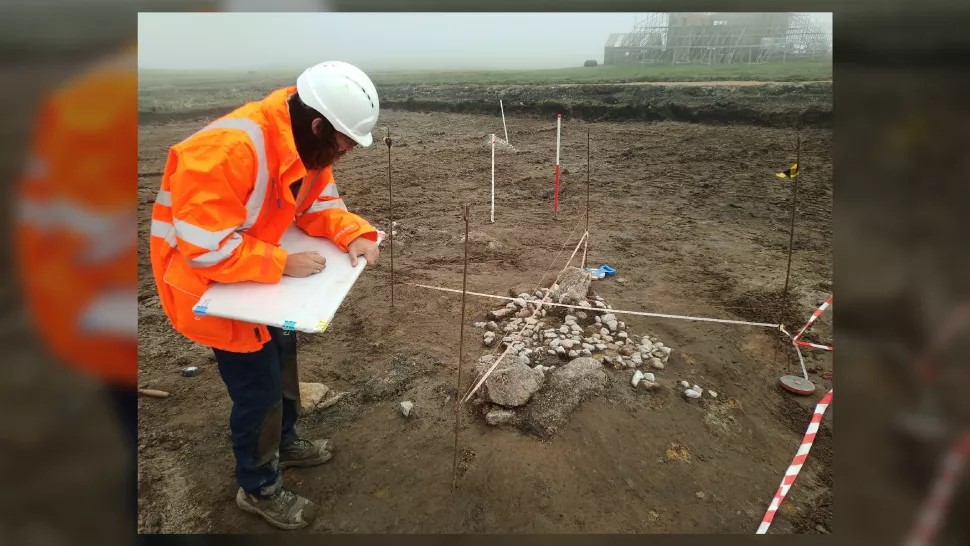 Cimitero di 4.000 anni scoperto in uno spazioporto del Regno Unito 1 Gli archeologi hanno scoperto un cimitero dell'età del bronzo in un sito sull'isola di Unst, nelle Shetland, dove è in costruzione uno spazioporto per i razzi. (Credito immagine: AOC Archeologia)