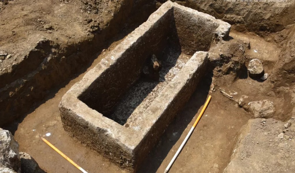 Un acquedotto romano e tombe lussuose rinvenute in Serbia 2 Le tombe di epoca romana sono costruite con stili diversi. Le prime tombe erano pagane; alcune delle tombe successive potrebbero essere state cristiane.(Credito immagine: Museo della città di Belgrado)