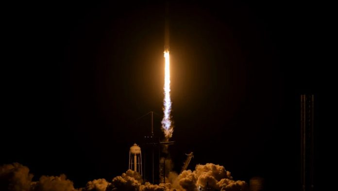 Lanciati quattro astronauti da quattro paesi verso la ISS - video