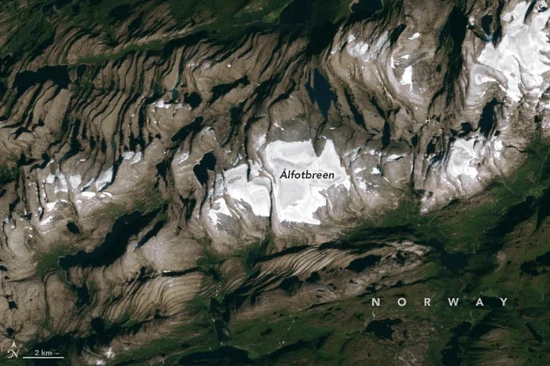 Il ghiacciaio Ålfotbreen è in forte declino 2 Immagine satellitare del ghiacciaio Ålfotbreen in Norvegia, catturata il 23 agosto 2003.