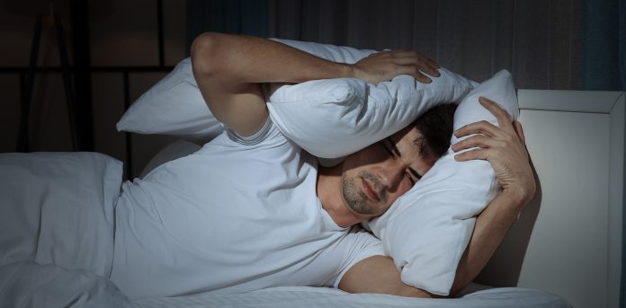 Persone che si svegliano alle tre o alle 4 di notte, sonno