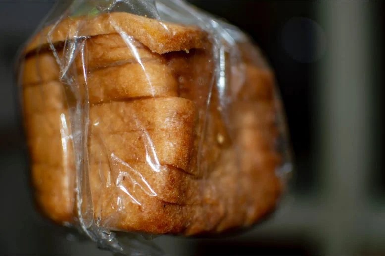 Conservanti alimentari: scoperti effetti inaspettati 1 La ricerca su un conservante alimentare ampiamente utilizzato, noto per la sua capacità di eliminare gli agenti patogeni, indica che ha un impatto anche sui batteri utili, mettendo a rischio l’equilibrio del microbioma intestinale