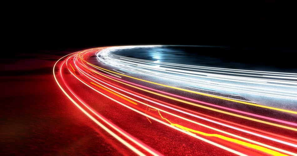 Viaggiare alla velocità della luce: utopia o futuro possibile? - video 1 Per raggiungere la velocità della luce, un corpo dovrebbe accelerare continuamente, richiedendo un'energia infinita. Con le tecnologie attuali, questa quantità di energia è irraggiungibile