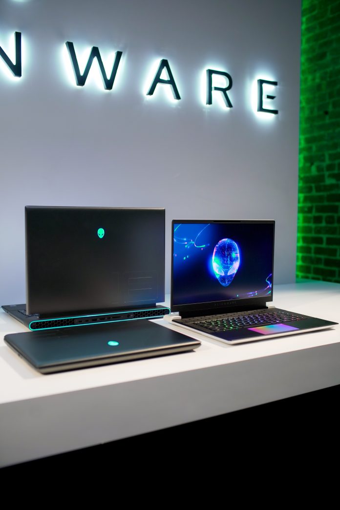 Alienware m16 R2
