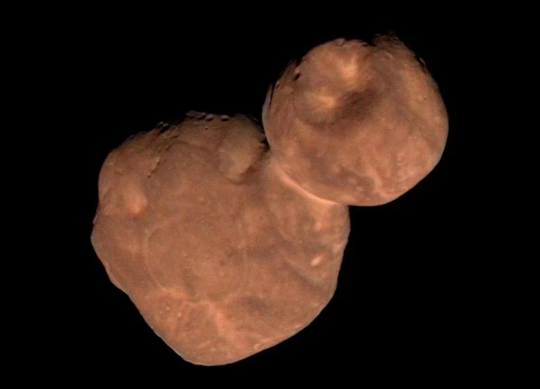 Fascia di Kuiper: svelati i segreti di Arrokoth 1 Immagine composita dell'oggetto binario di contatto primordiale della cintura di Kuiper 2014 MU69 dai dati della navicella spaziale New Horizons. Credito: NASA/JHUAPL/SwRI/Roman Tkachenko