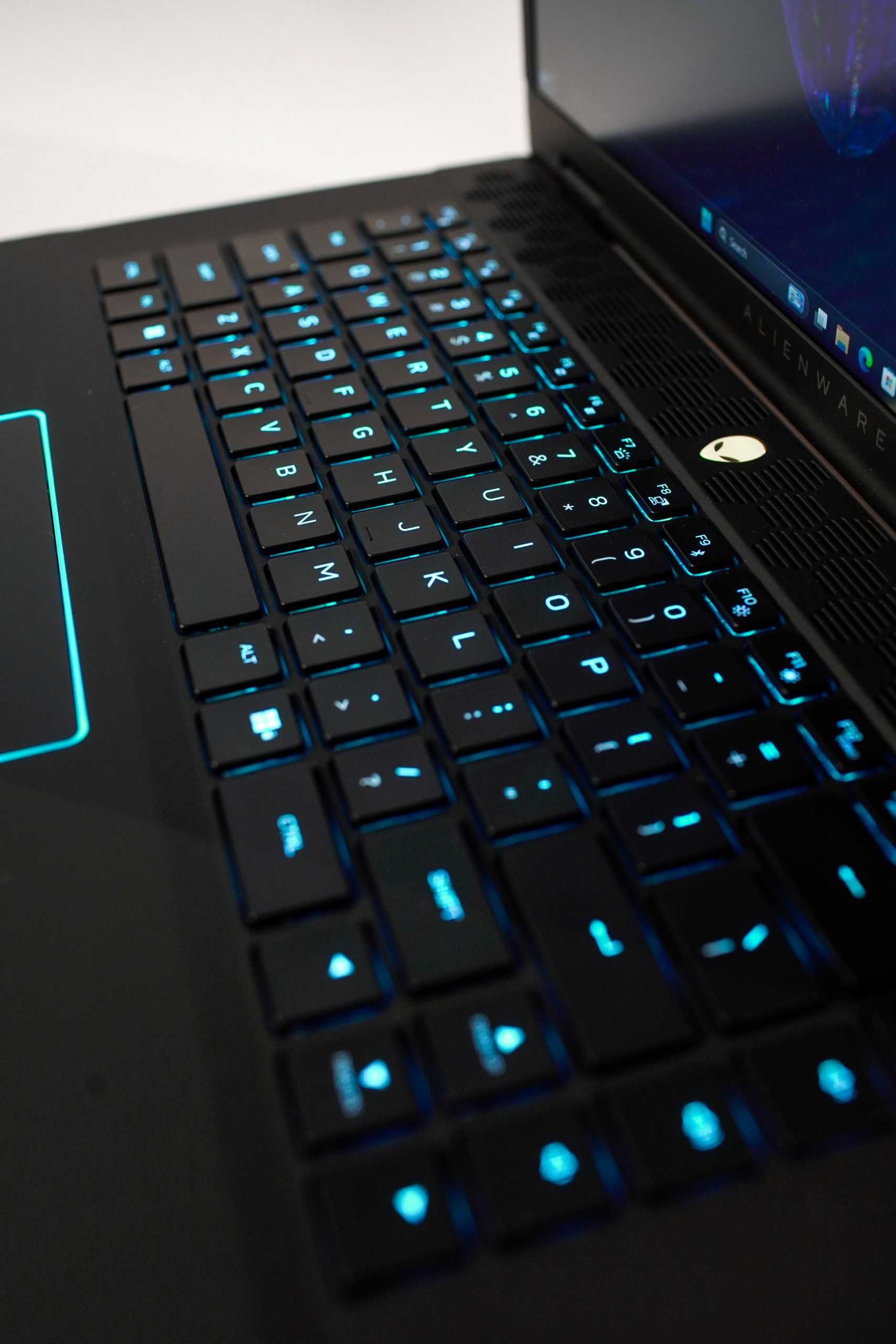 Alienware m16 R2