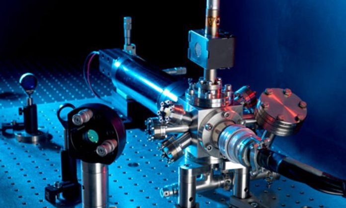 Orologi atomici: la superradianza li rende 10 volte più precisi