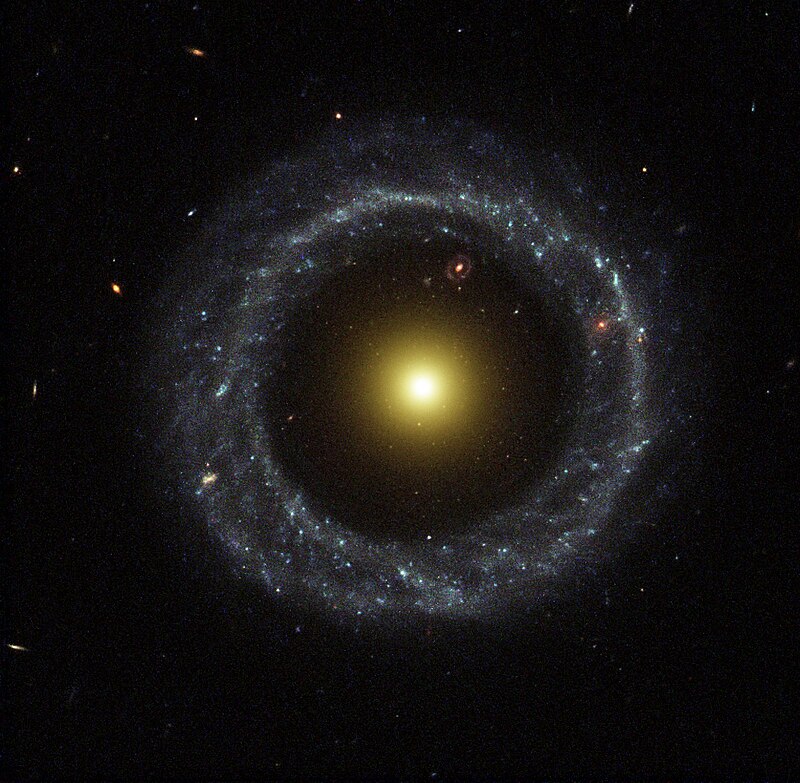 La scoperta del Grande Anello mette in crisi le attuali conoscenze sull'Universo 3 Grande Anello
