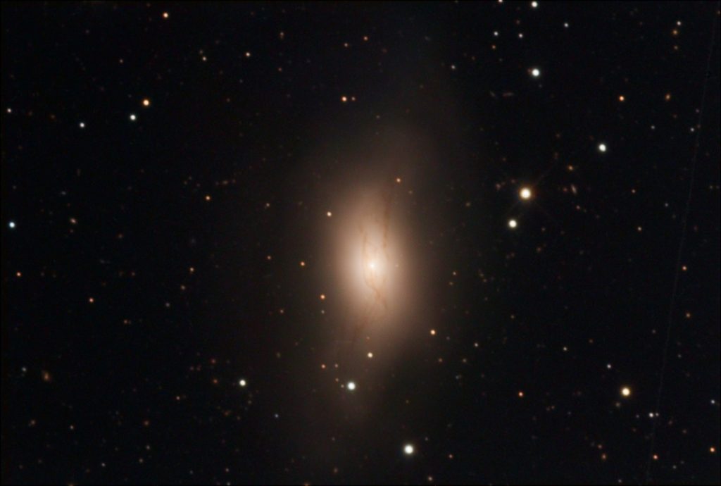 NGC 4753: Hubble svela polvere e materia oscura 3 NGC 4753, situata a circa 60 milioni di anni luce dalla Terra nella costellazione della Vergine