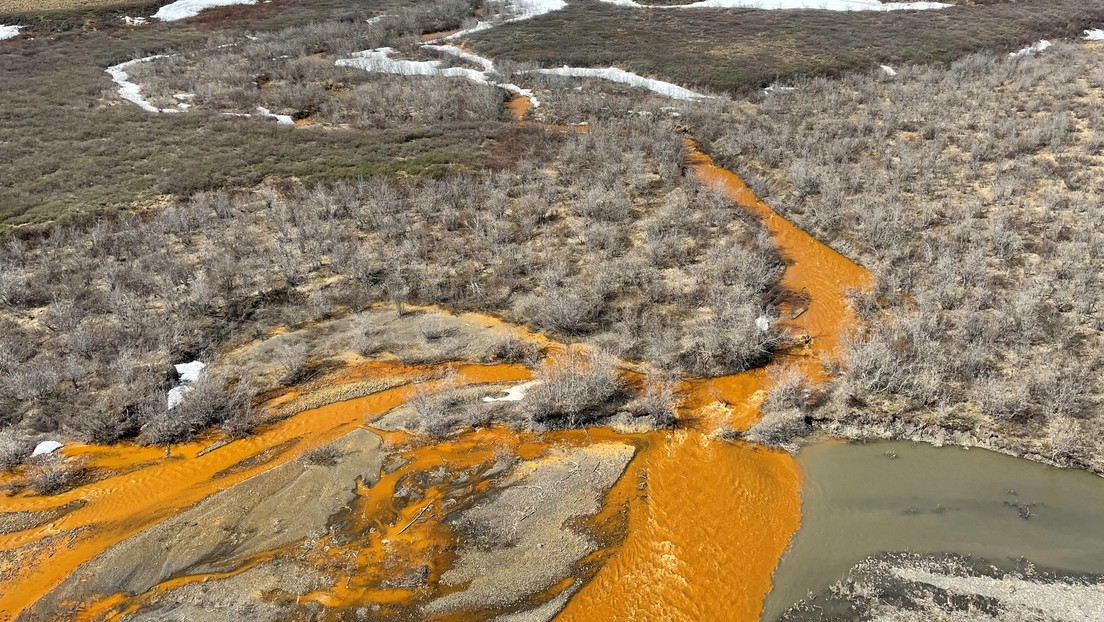 Alaska: 75 fiumi contaminati da un colore arancione 2 Alaska