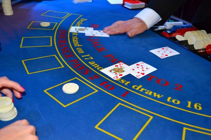 Neuroscienze e controllo emotivo: i segreti della "Poker Face"
