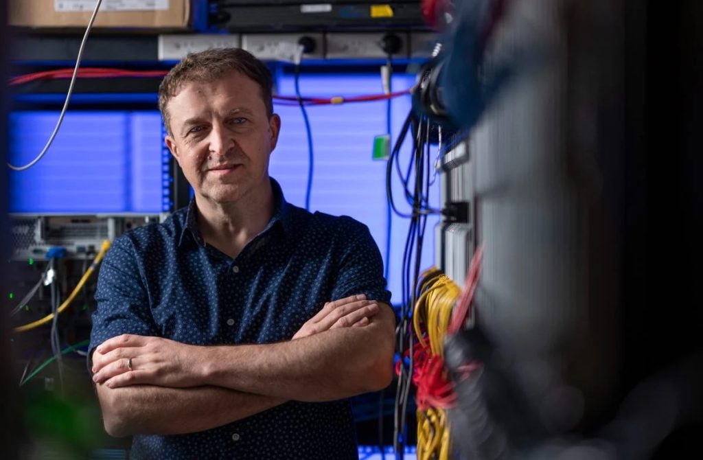 Nucleo esterno terrestre: nuova scoperta getta luce sul campo magnetico 1 Il geofisico dell'ANU, il professor Hrvoje Tkalčić, afferma che la dinamica del campo magnetico terrestre è un'area di forte interesse nella comunità scientifica. Credito: Jamie Kidston/ANU