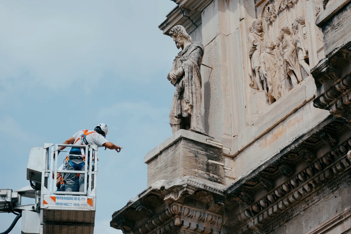 Arco di Costantino: un fulmine ha danneggiato l'antico monumento 1 Arco di Costantino