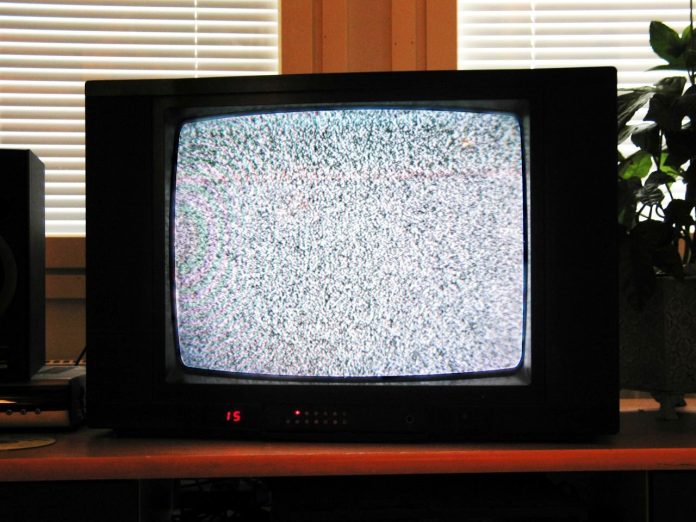 Ecco come il tuo vecchio televisore può dimostrare la realtà del Big Bang