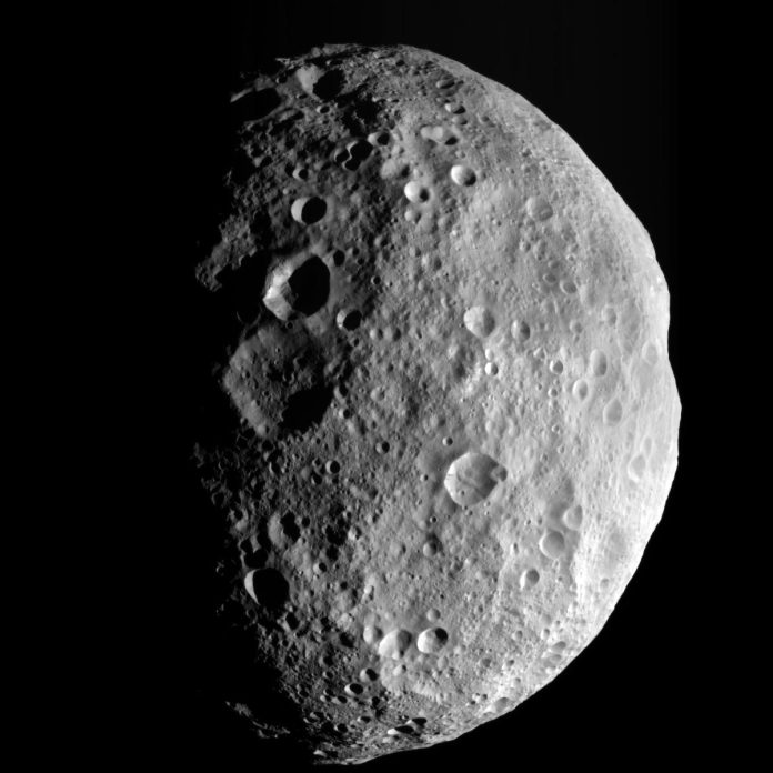 Asteroide Vesta: i misteri dei burroni svelati dalla missione Dawn