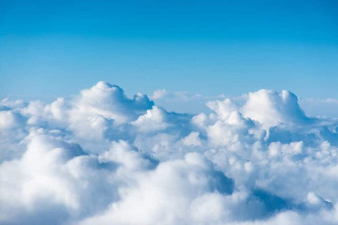 Nuvole artificiali della NASA: giocando a Dio con il clima, rischiamo di distruggere il nostro pianeta?
