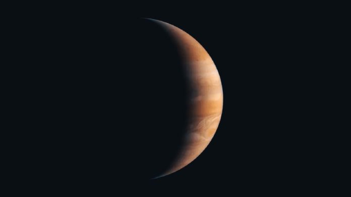 L'impatto di un gigante planetario errante sulle orbite dei pianeti giganti: un nuovo modello per la formazione del Sistema Solare