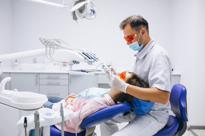 Cinque (+1) consigli per scegliere al meglio il dentista