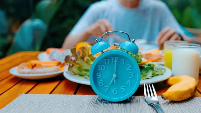 Malattia di Alzheimer: il digiuno intermittente migliora significativamente le funzioni cognitive