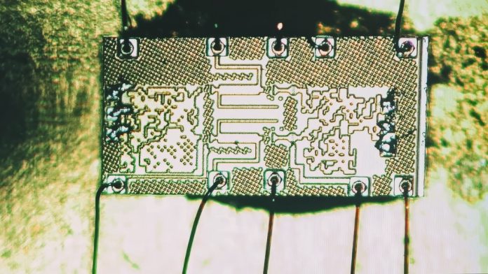 Chip Wireless: l'AI supera l'uomo in velocità e efficienza