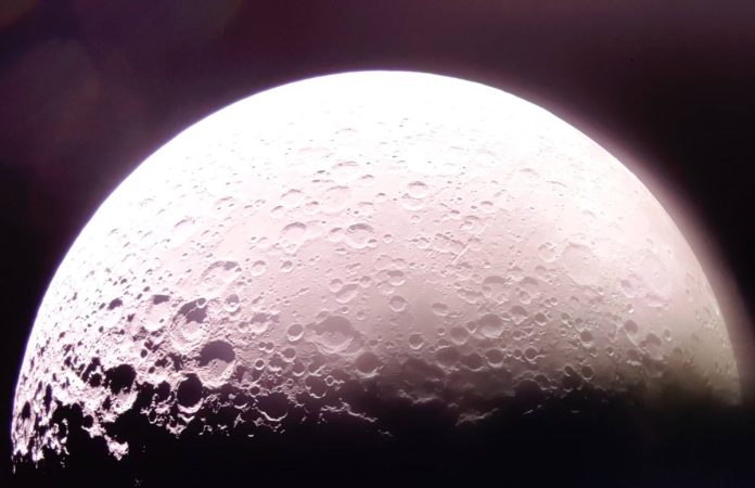 Blue Ghost: la Luna come non l'avete mai vista, immagini di straordinaria nitidezza - video