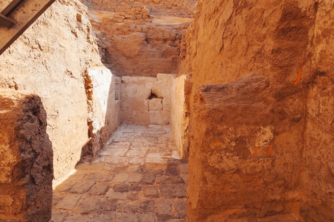 Ritrovata la tomba di un faraone sconosciuto: nuovo indizio su una dinastia perduta risalente a oltre 3.600 anni fa 1 Ritrovata tomba di un faraone sconosciuto: nuova luce su una dinastia perduta risalente a oltre 3.600 anni fa