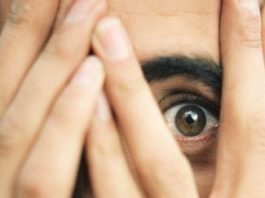 Misokinesia: un fenomeno psicologico comune con conseguenze inaspettate