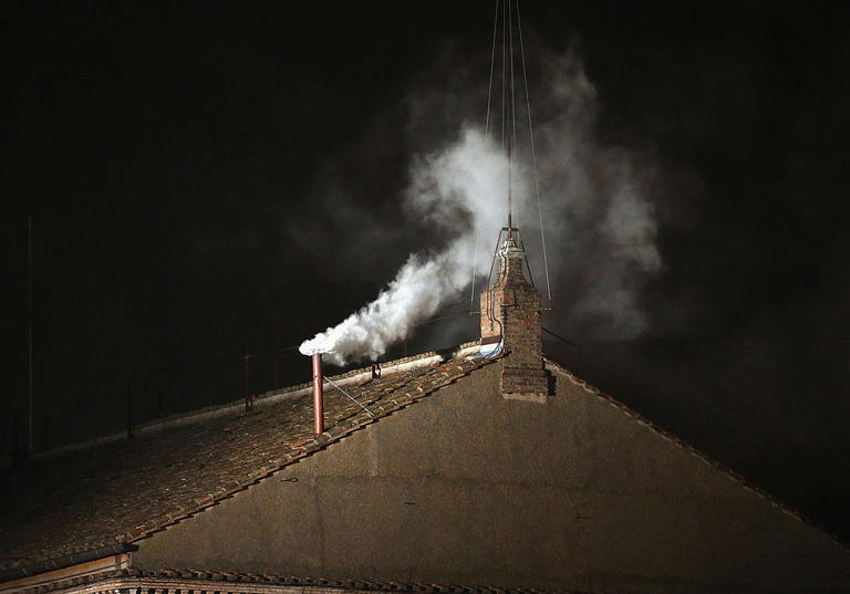 Quando muore un Papa: cosa succede davvero nei corridoi del Vaticano 1 Quando muore un Papa: cosa succede davvero nei corridoi del Vaticano