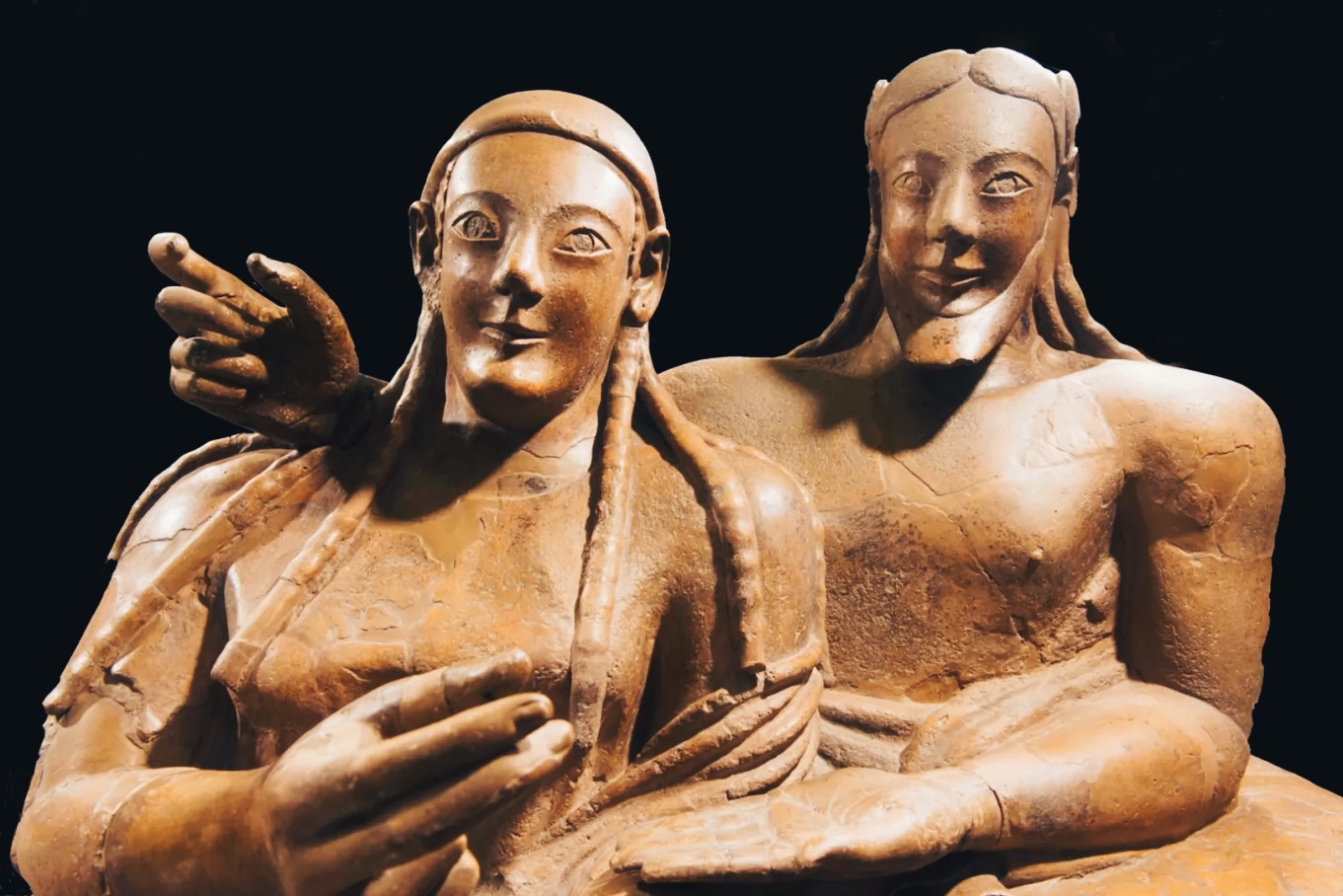 Il sarcofago degli sposi: un restauro a porte aperte al museo di Villa Giulia 1 Il sarcofago degli sposi: un restauro a porte aperte al museo di Villa Giulia