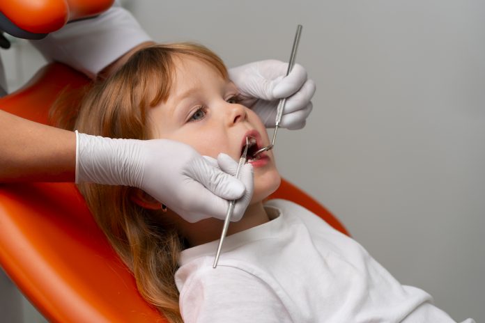 Come prendersi cura dei denti da latte