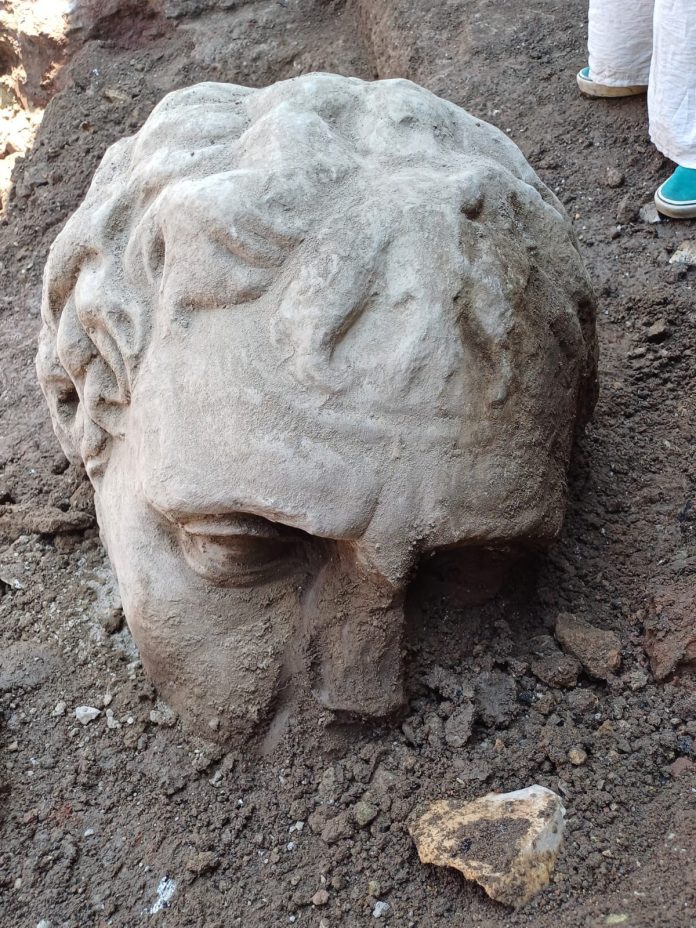 Roma: ritrovata una colossale testa di marmo