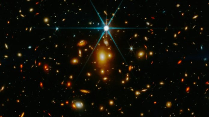 ​Earendel: è una stella o un ammasso stellare?