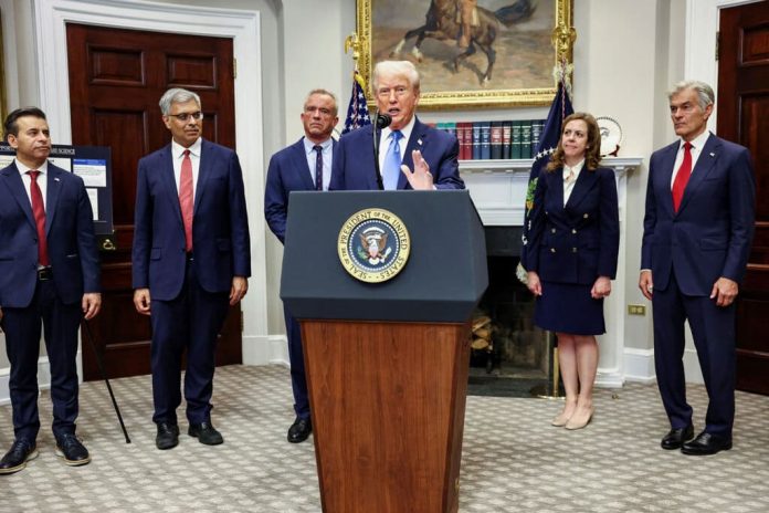 Donald Trump si improvvisa scienziato: il Tylenol causa l'autismo