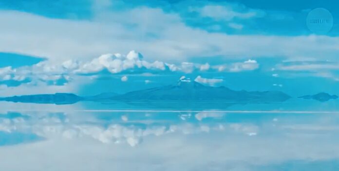 Salar de Uyuni: un gigantesco specchio... ma solo a metà