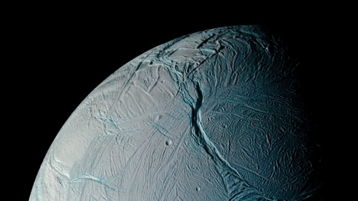 Encelado: il suo flusso di calore la rende la candidata ideale per la vita