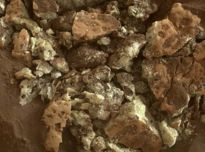 Antico Marte: eruzioni rivelano condizioni favorevoli per la vita