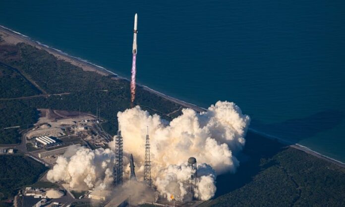 Blue Origin centra la doppietta: New Glenn lancia due sonde verso Marte e il booster rientra sulla piattaforma