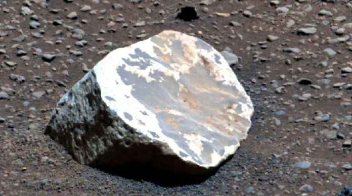Marte: rocce sbiancate rivelano il clima simile ai tropici terrestri